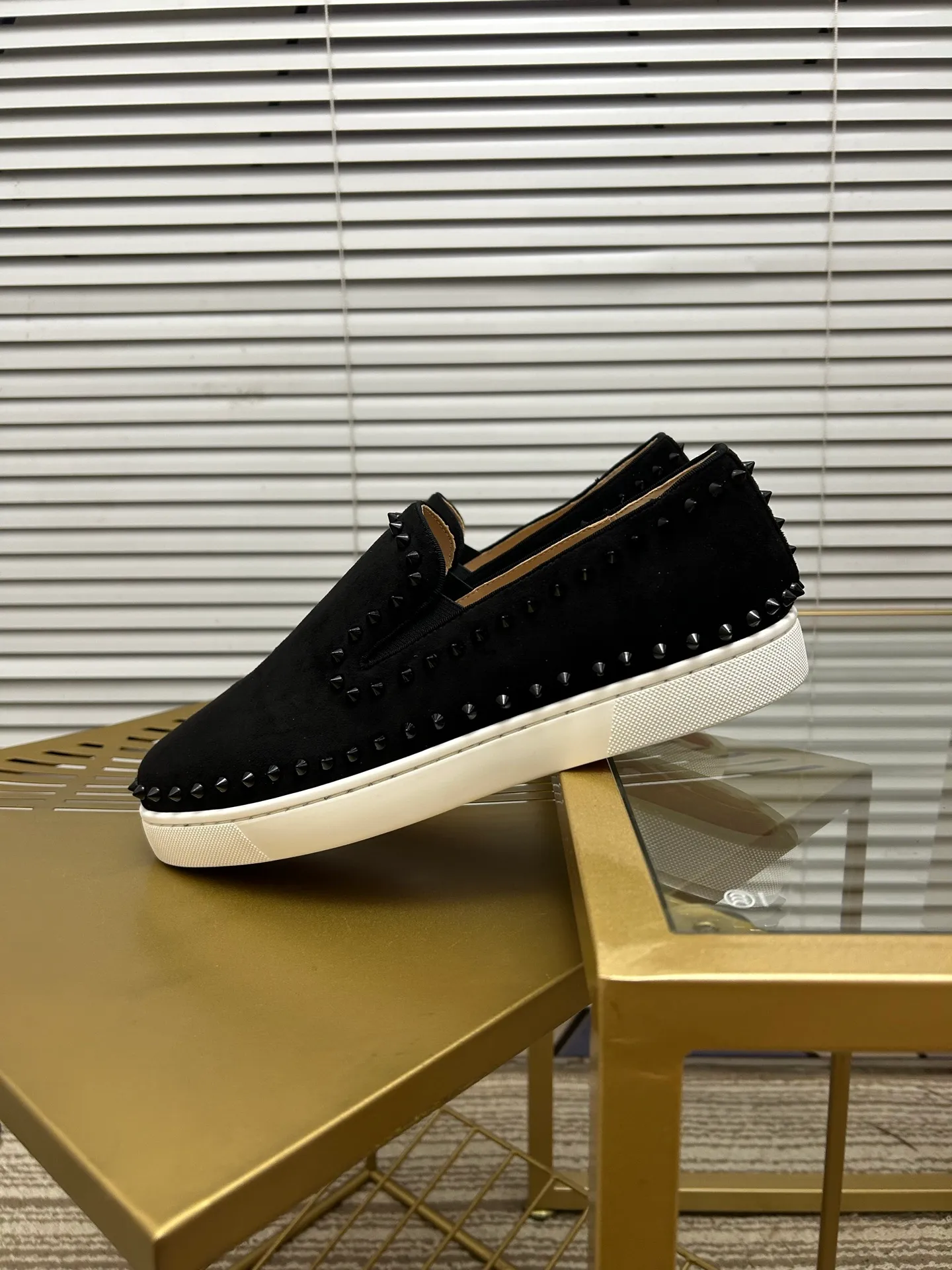 (Customized model) Ex-factory price is 460. christian louboutin (CL red sole shoes) counter series, casual sneakers for couples 📢 📢 📢 Exclusive hot style release 🎈🎈💪 Movable latex feet 👻 Finished outsole line [Proud] 😝Female 35-40# Male 38#-46, global supply😝 [Top version]: Original imported genuine leather upper, top original leather lining, original molded TPU outsole, original 1:1 detail processing, original shoe last,